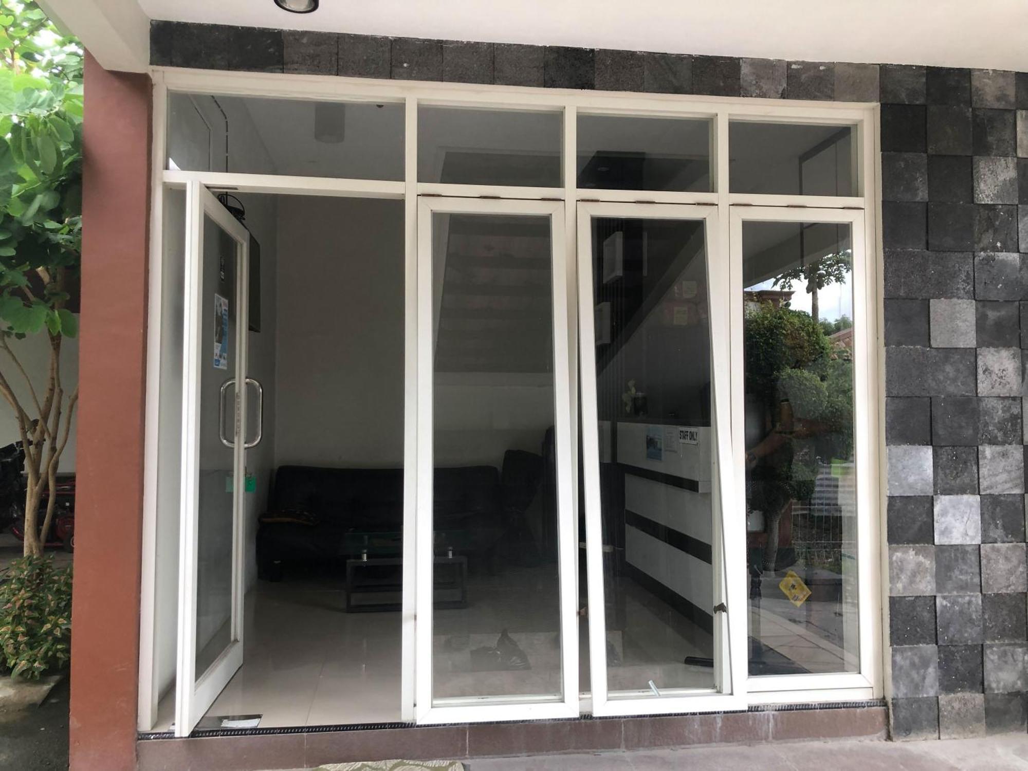 Reddooz Plus At Ininnawa Homestay Syariah Palu Exteriör bild